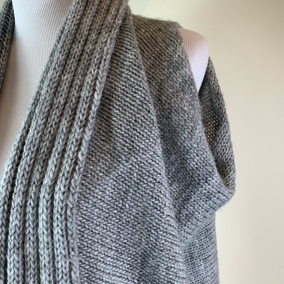 Albert Makali Open Sweater Vest - Picture 3 of 10